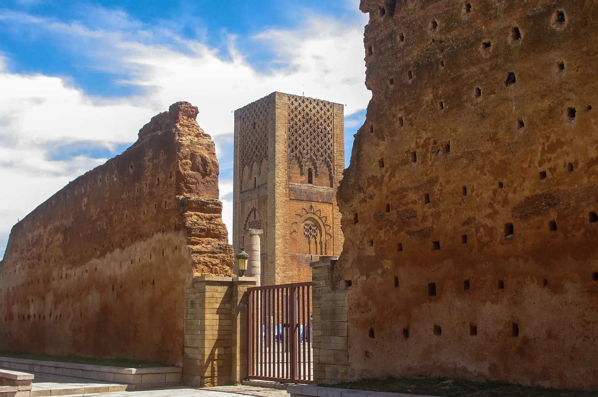 sebmoun-monument-to-the-tower-of-hassan-2219058_1920